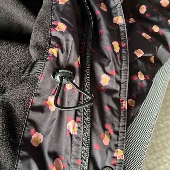 Cabi Rainy Day Reflective Floral Jacket 4115 Oversized Medium - Picture 8 of 11